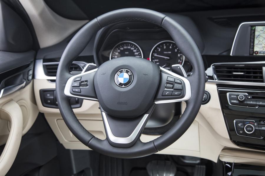 Панель приборов BMW X1 sDrive20i xLine 2016 года  (LA) (фото 4 из 18)